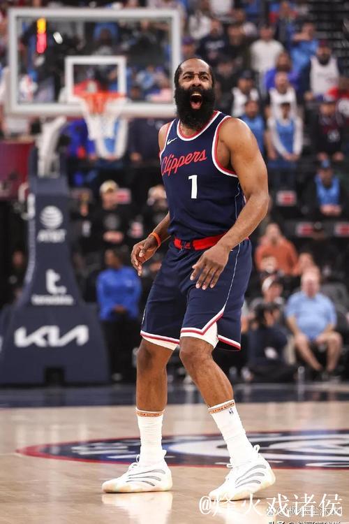 哈登全场出战31分钟，10投4中得到13分3篮板6助攻3抢断