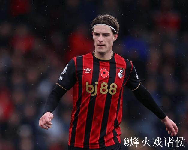记者：除亚当斯外，曼联也关注伯恩茅斯另一位中场斯科特